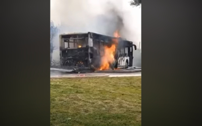 Τρόμος για επιβάτες στη Θεσσαλονίκη: Πήρε φωτιά λεωφορείο των ΚΤΕΛ (βίντεο)