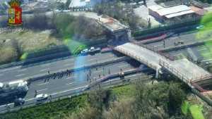 Δύο νεκροί και δύο τραυματίες από κατάρρευση γέφυρας στην Ιταλία