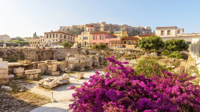 Πλάκα: Πώς πήρε το όνομά της η πιο γραφική γειτονιά στην Αθήνα