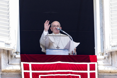 Ο πάπας Φραγκίσκος υπέρ της βάπτισης των παιδιών ομόφυλων ζευγαριών