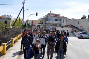 Χίος: Από το λιμάνι των Μεστών η ακτοπλοϊκή συγκοινωνία λόγω «κατάληψης» από τους πρόσφυγες