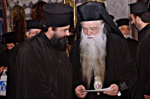 Η Αρχιεπισκοπή Αθηνών αδειάζει τον Αμβρόσιο