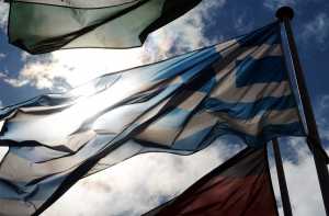 Spiegel: To κούρεμα του ελληνικού χρέους διχάζει βαθιά τη Γερμανία και τη Γαλλία