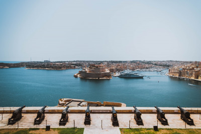 Η Μάλτα πληρώνει έως και 200 ευρώ τους τουρίστες για διακοπές στη χώρα