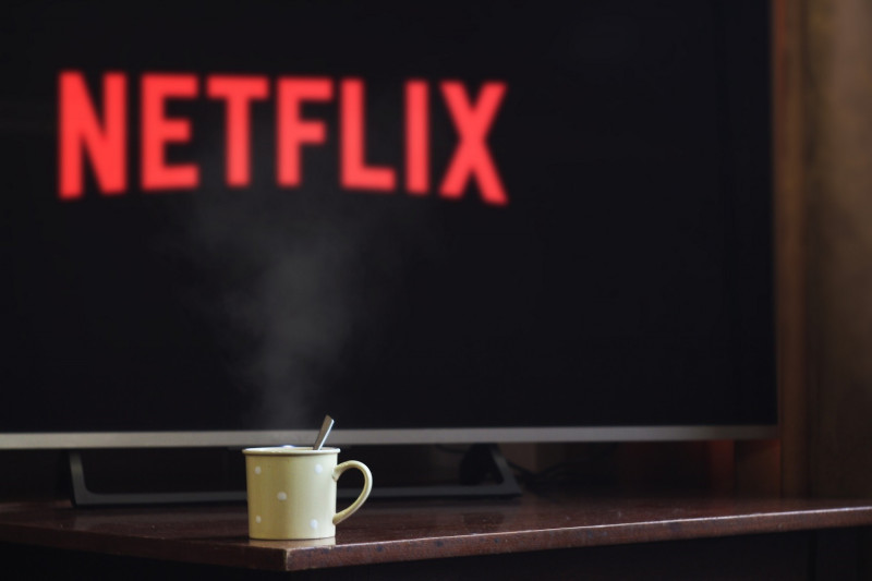 Βουτιά στα κέρδη του Netflix - Ο ανταγωνισμός σκοτώνει τις συνδρομές