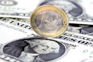 Σταθερότητα επικρατεί στην ισοτιμία ευρώ - δολαρίου