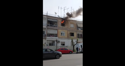 Φωτιά ΤΩΡΑ σε διαμέρισμα της Θεσσαλονίκης (βίντεο)
