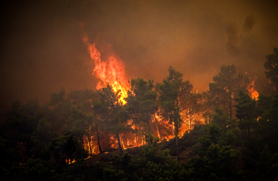 «Φλέγεται» η χώρα: Νέο πύρινο μέτωπο στη Ρόδο, στις φλόγες Κέρκυρα, Αίγιο, Κάρυστος, Αστακός - Live οι εξελίξεις
