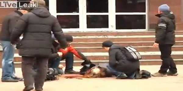 Εν ψυχρό εκτέλεση διαδηλώτριας μπροστά στην κάμερα στην Ουκρανία