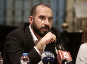 Τζανακόπουλος: Ναι σε πολιτικό γάμο και τεκνοθεσία από ομόφυλα ζευγάρια