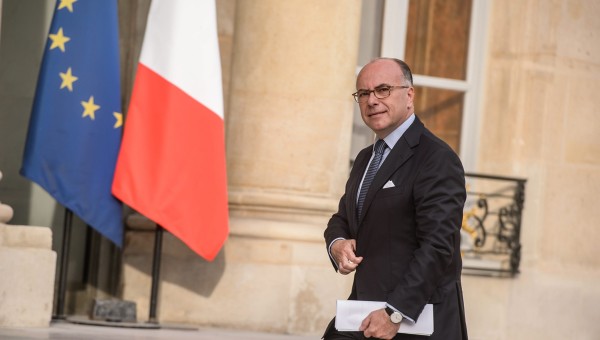 Γαλλία: Η κυβέρνηση Καζνέβ υπέβαλε επίσημα την παραίτησή της