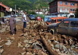Σκόπια: Τουλάχιστον 17 νεκροί από τις «φονικές» πλημμύρες που σαρώνουν τη χώρα