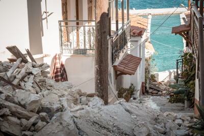 Σάμος: Το μεγαλύτερο σχολείο του νησιού παραμένει «ερείπιο» τρία χρόνια μετά τον σεισμό