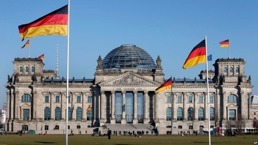 Η εκλογή του πρώτου δήμαρχου του AfD αυξάνει την ανησυχία στη Γερμανία