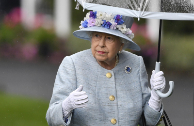 Ραγδαίες εξελίξεις στη Βρετανία: Όλη η οικογένεια στο πλευρό της Βασίλισσας Ελισάβετ στη Σκωτία