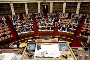 «Μύλος» η Βουλή για το κλείσιμο της αξιολόγησης και το Προσφυγικό
