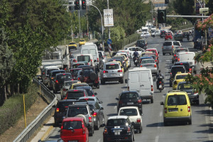 Απαγόρευση κυκλοφορίας: Νέα σκληρότερα μέτρα περιορισμού για ΙΧ, ταξί και ΜΜΜ