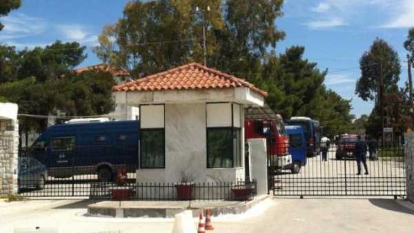 Κόρινθος: Να καταργηθεί το κέντρο κράτησης μεταναστών ζητεί το δημοτικό συμβούλιο