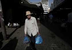 «Τσουνάμι» μειώσεων στους συνταξιούχους: Πρώτα οι περικοπές στο ΕΚΑΣ – σειρά παίρνει το μέρισμα