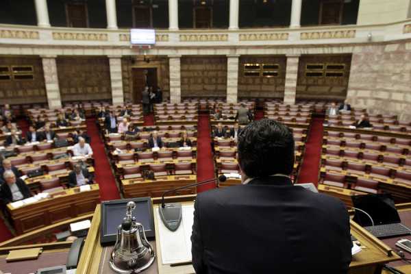 Στην βουλή το νομοσχέδιο για την Ανθρωπιστική κρίση - Αλλαγές προανήγγειλε ο Νικολούδης (ΑΠΕ/ΜΠΕ)