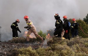Μεγάλη πυρκαγιά στις Στροβλές Κισσάμου - Άνεμοι 10 μποφόρ στην περιοχή