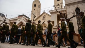 Οι δυνάμεις ασφαλείας της Αιγύπτου απέτρεψαν επίθεση αυτοκτονίας μέσα σε χριστιανική εκκλησία