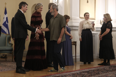 Φόρεσε σανδάλια στο Προεδρικό στο δείπνο για την βασιλική οικογένεια της Ολλανδίας και έγινε viral (φωτό)
