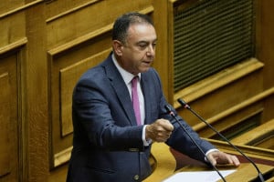 Κορονοϊός: Σε θάλαμο αρνητικής πίεσης παραμένει ο βουλευτής της ΝΔ Χρήστος Κέλλας
