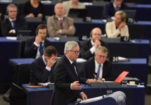 Ο Γιούνκερ για το προσφυγικό: «Έφθασε η ώρα της ειλικρίνειας στην Ευρώπη» (EPA)