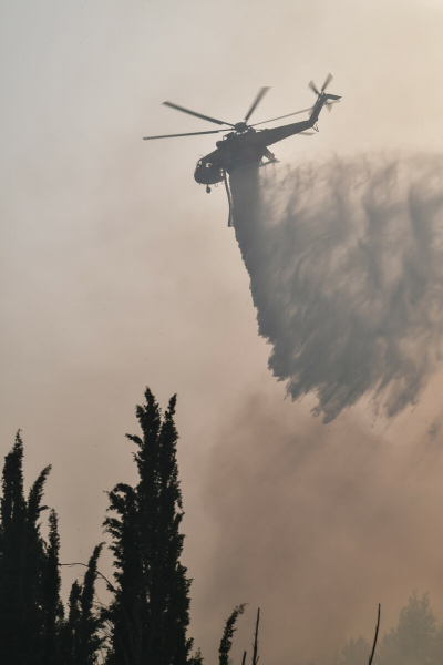 Φωτιά στην Κερατέα, κινητοποιήθηκαν επίγειες και εναέριες δυνάμεις
