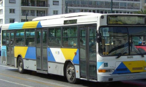 Σύγκρουση λεωφορείου με πούλμαν στους Θρακομακεδόνες - Τραυματίστηκε οδηγός