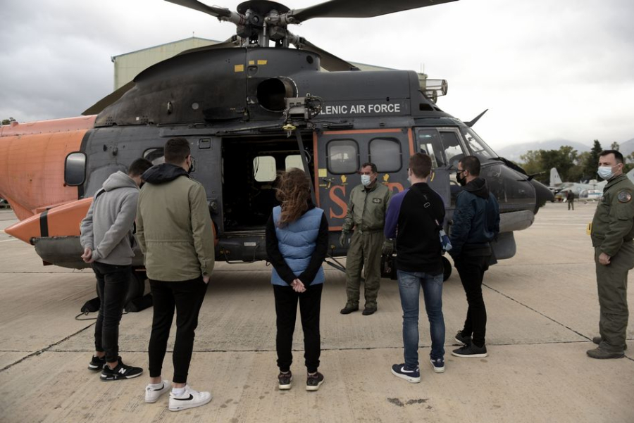 Μαθητές θα πετάξουν με ελικοφόρα πτητικά μέσα της Πολεμικής Αεροπορίας – Πού και πώς θα δηλώσετε συμμετοχή