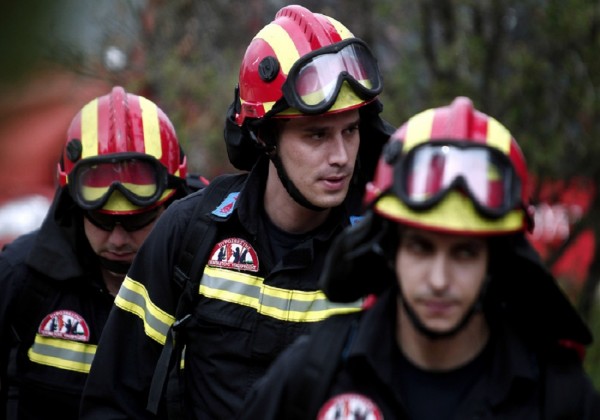 Νεκρό άτομο εντοπίστηκε κατά την κατάσβεση πυρκαγιάς σε αυτοκίνητο στην Αθηνών - Κορίνθου
