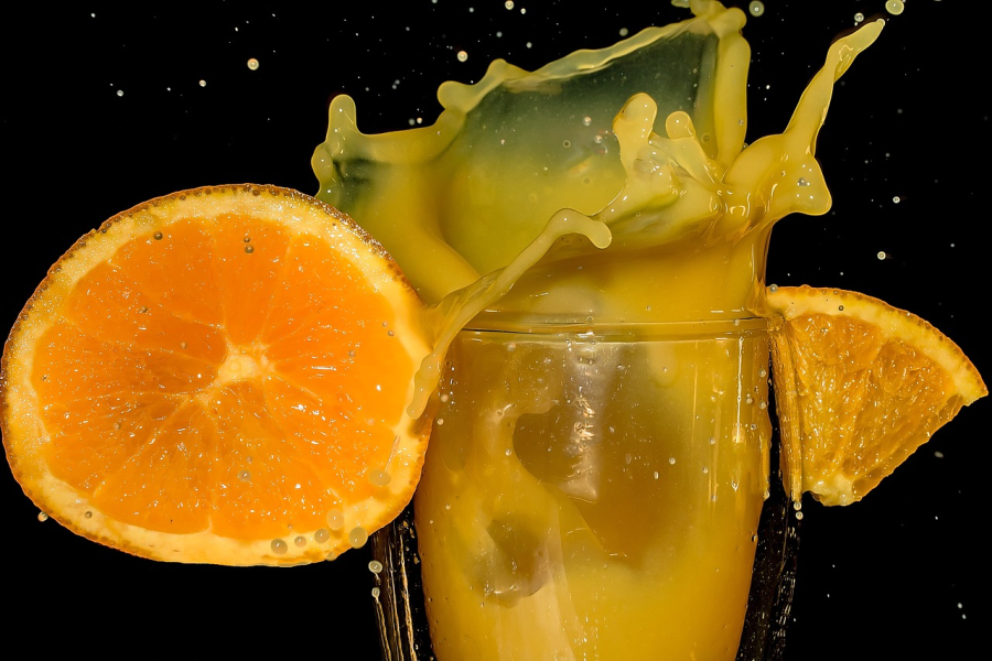Χρυσάφι και ο χυμός από πορτοκάλι