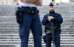Ύποπτοι υπό κράτηση μετά την ανακάλυψη εκρηκτικού μηχανισμού στο Παρίσι