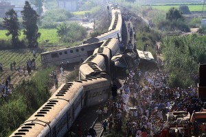 Σύγκρουση τρένων στην Αλεξάνδρεια με 37 νεκρούς