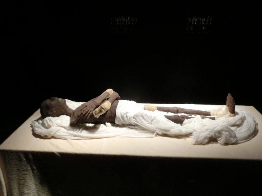 Νεκροί μουμιοποιούνται μυστηριωδώς στην Πορτογαλία, τους ξαναθάβουν