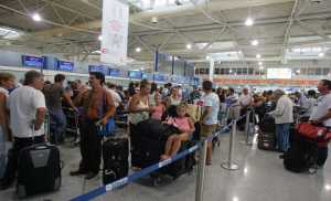 «Βούλιαξαν» από τουρίστες τα ελληνικά αεροδρόμια