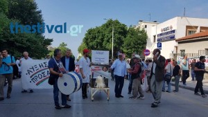 Πορεία Σωματείων Εργαζομένων στα Δημόσια Νοσοκομεία αυτή την ώρα στη Θεσσαλονίκη (vid)