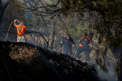 Λέσβος: Σε ύφεση η φωτιά στην περιοχή Βρίσα, εκκενώθηκε προς Πολιχνίτο το χωριό