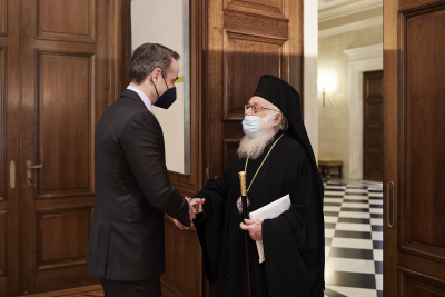Συνάντηση Μητσοτάκη με τον Αρχιεπίσκοπο Αλβανίας Αναστάσιο: Τον στηρίζουμε στο πνευματικό του έργο