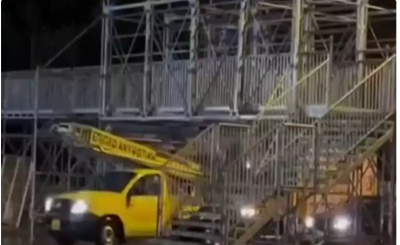 Φράκαρε φορτηγό σε πρόχειρη γέφυρα που στήθηκε στο Καλλιμάρμαρο για τον μαραθώνιο της Αθήνας (βίντεο)