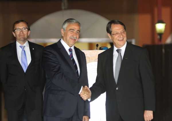 Κυπριακό: Ο Ακιντζί υιοθετεί τη θέση της Άγκυρας για τις εγγυήσεις