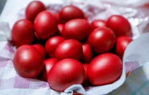 Το λάθος που κάνουμε με τα βαμμένα αυγά και βάζουμε σε κίνδυνο την υγεία μας