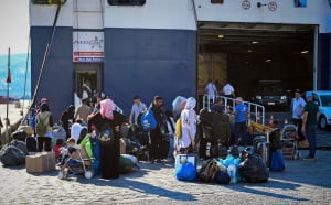 Εκκληση από το υπ. Μεταναστευτικής πολιτικής στους μετανάστες «να μην ξεφύγουν από τα όρια της νομιμότητας»