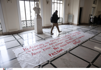 ΠΑΣΟΚ: Η κυβέρνηση εκβιάζει συναινέσεις με τα «μη κερδοσκοπικά» πανεπιστήμια