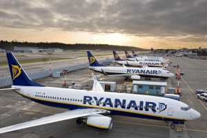 Προσλήψεις από τη Ryanair - «Ημέρες πρόσληψης» σε Αθήνα και Θεσσαλονίκη