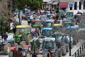Αγρότες και κτηνοτρόφοι κλείνουν δρόμους, τελωνεία και λιμάνια