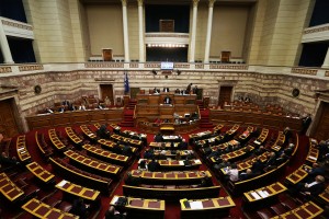 Βουλή: Αποχώρησαν ΚΚΕ και Ποτάμι μετά την «βροχή» τροπολογιών