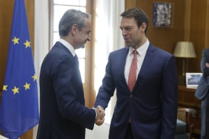 Ο Μητσοτάκης ψηφίζει Κασσελάκη, τα «αλισβερίσια» για την ΚΟ και οι δημοσκοπήσεις